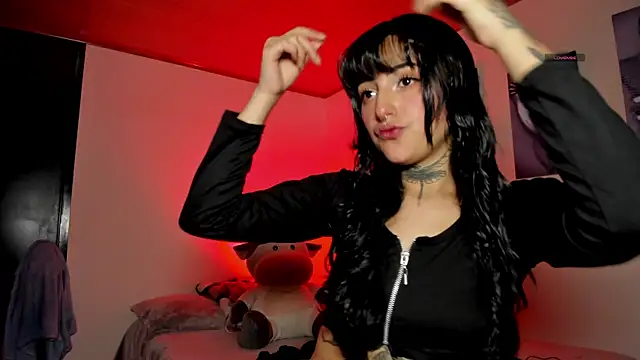 Snapshot of miku_st chatting on 12.17.25 miku st online show from 12.17.25