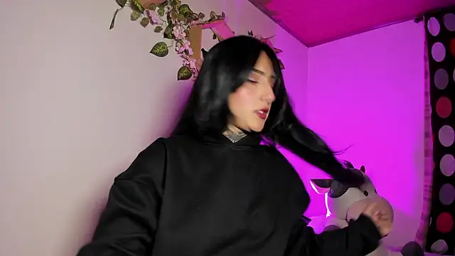 Snapshot of miku_st chatting on 02.25.26 miku st online show from 02.25.26