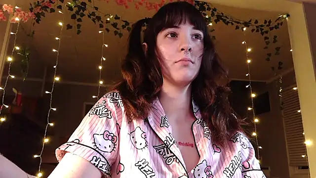 Snapshot of Trickylucy555 chatting on 05.14.26 Trickylucy555 online show from 05.14.26
