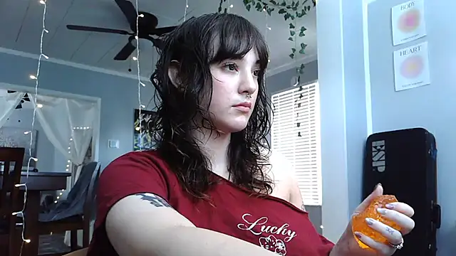 Snapshot of Trickylucy555 chatting on 06.24.26 Trickylucy555 online show from 06.24.26