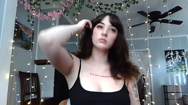 Snapshot of Trickylucy555 chatting on 07.06.26 Trickylucy555 online show from 07.06.26