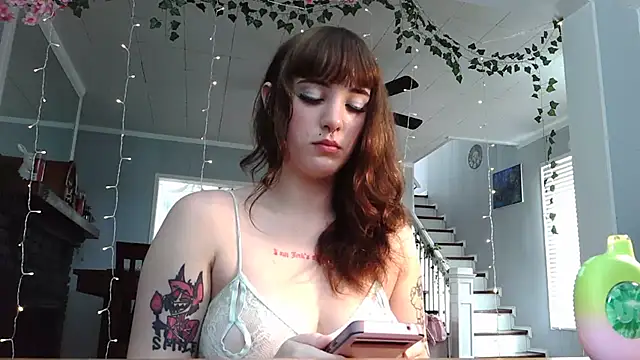 Snapshot of Trickylucy555 chatting on 08.06.26 Trickylucy555 online show from 08.06.26