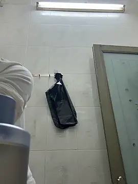 Snapshot of aaaaawhate chatting on 10.28.25 aaaaawhate online show from 10.28.25