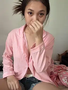 Snapshot of aaaaawhate chatting on 11.08.25 aaaaawhate online show from 11.08.25