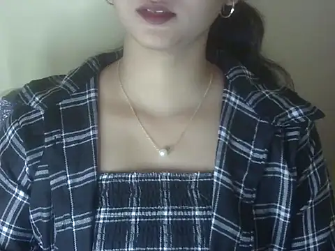 Snapshot of shimz_ chatting on 11.29.25 shimz online show from 11.29.25