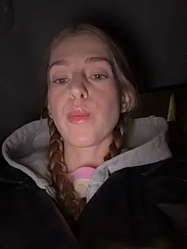 kira mia online show from 11.24.25