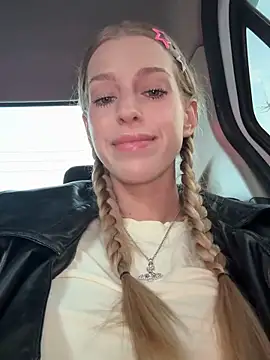 kira mia online show from 03.17.26