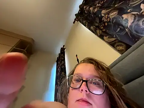 Scarletcum22 online show from 10.30.25