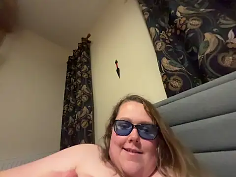 Scarletcum22 online show from 12.19.25