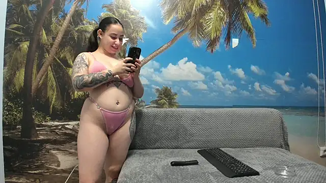 Snapshot of kimberd33 chatting on 11.14.25 kimberd33 online show from 11.14.25