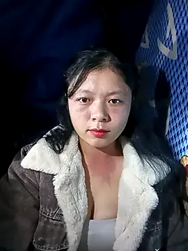 Snapshot of lisa-bae00 chatting on 11.15.25 lisa-bae00 online show from 11.15.25