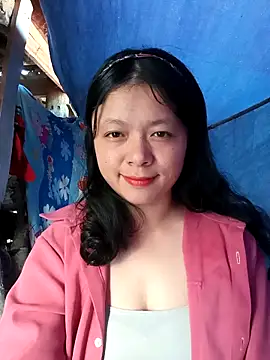 Snapshot of lisa-bae00 chatting on 11.23.25 lisa-bae00 online show from 11.23.25