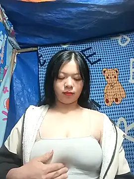 Snapshot of lisa-bae00 chatting on 11.27.25 lisa-bae00 online show from 11.27.25