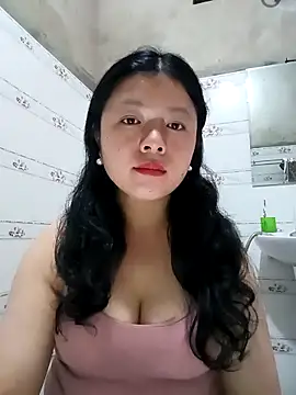 Snapshot of lisa-bae00 chatting on 02.13.26 lisa-bae00 online show from 02.13.26