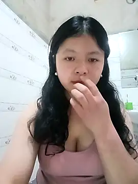 Snapshot of lisa-bae00 chatting on 02.14.26 lisa-bae00 online show from 02.14.26