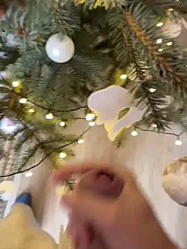 Snapshot of iCum_uCum chatting on 12.16.25 iCum uCum online show from 12.16.25