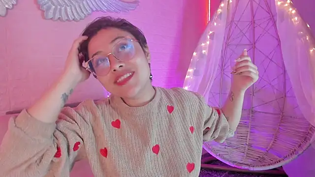 Snapshot of Juliexxxtasy chatting on 11.01.25 Juliexxxtasy online show from 11.01.25