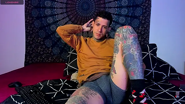 Snapshot of cleoo_jhonny chatting on 02.13.26 cleoo jhonny online show from 02.13.26