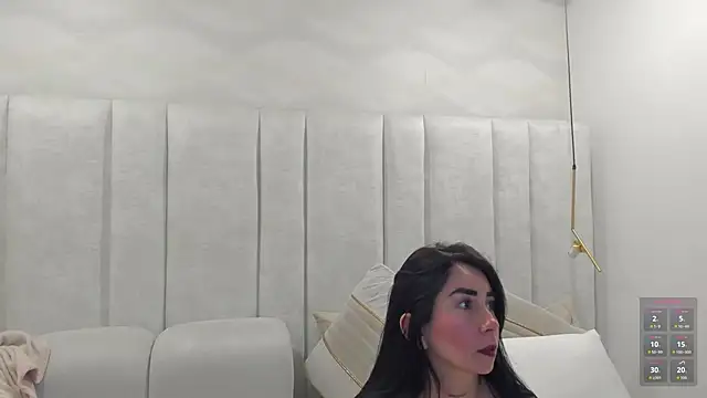 Snapshot of AnnieLove_ chatting on 11.10.25 AnnieLove online show from 11.10.25