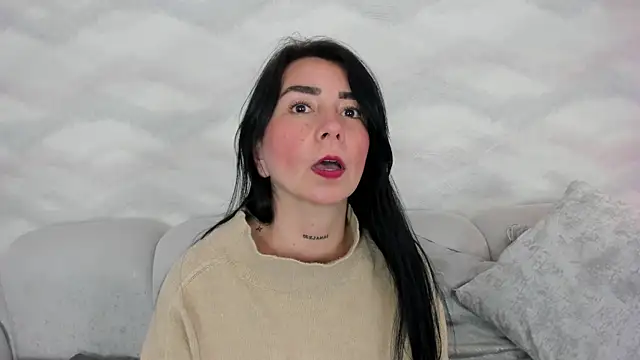 Snapshot of AnnieLove_ chatting on 11.19.25 AnnieLove online show from 11.19.25