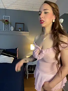 Snapshot of _missParis__ chatting on 11.20.25 missParis online show from 11.20.25