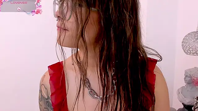 Snapshot of SofiaCavalli chatting on 11.27.25 SofiaCavalli online show from 11.27.25