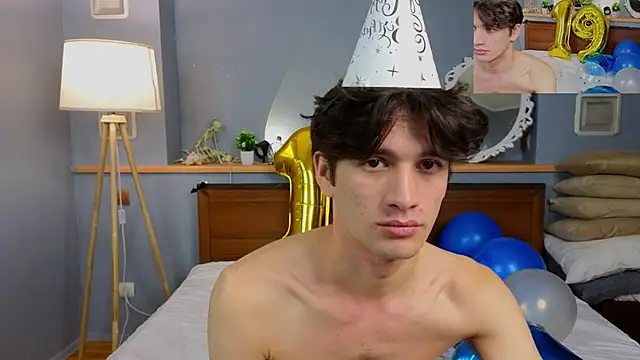 Snapshot of elvano_et chatting on 11.13.25 elvano et online show from 11.13.25