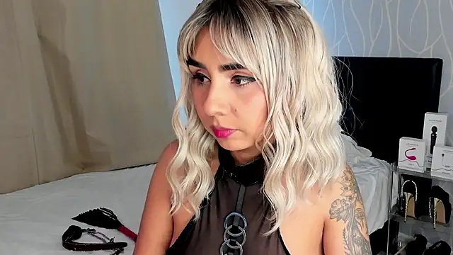 Emilyvalk  online show from 12.14.25