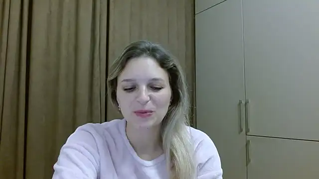 Snapshot of ElisSky301 chatting on 11.10.25 ElisSky301 online show from 11.10.25