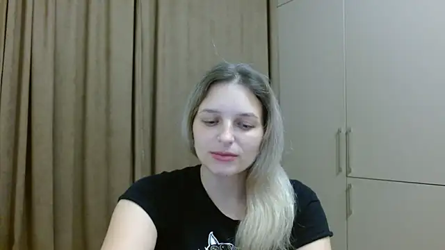 Snapshot of ElisSky301 chatting on 11.27.25 ElisSky301 online show from 11.27.25