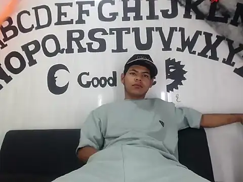 Snapshot of Yordi_Alpha chatting on 10.31.25 Yordi Alpha online show from 10.31.25