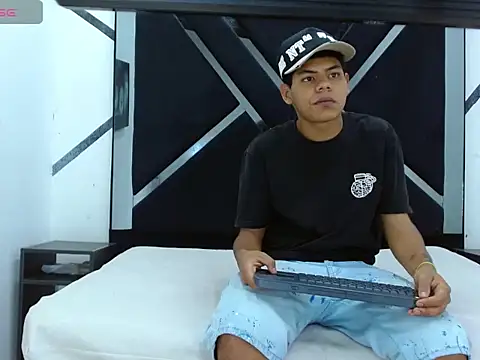 Snapshot of Yordi_Alpha chatting on 11.05.25 Yordi Alpha online show from 11.05.25