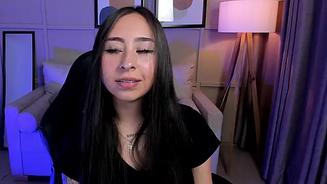 Snapshot of riley__reid chatting on 11.12.25 riley reid online show from 11.12.25