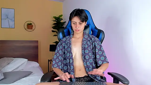 Snapshot of MartinnaGrecco chatting on 11.14.25 MartinnaGrecco online show from 11.14.25