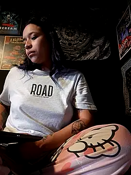 Isis Bathory online show from 11.14.25