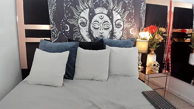 Snapshot of mirandaduboiss chatting on 02.12.26 mirandaduboiss online show from 02.12.26