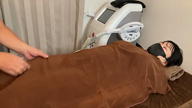 Snapshot of HaramaseSeitai chatting on 10.28.25 HaramaseSeitai online show from 10.28.25