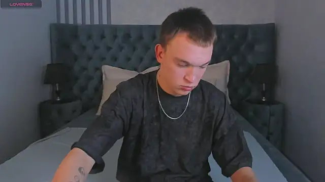 Snapshot of Derek_Banville chatting on 11.19.25 Derek Banville online show from 11.19.25