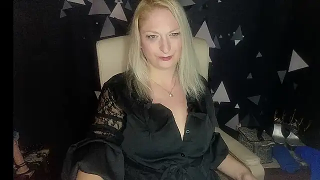 Snapshot of MonicaMis chatting on 11.25.25 MonicaMis online show from 11.25.25