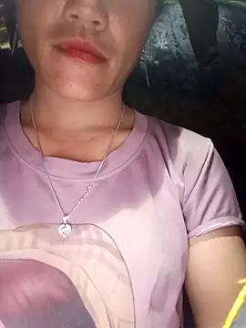 Snapshot of Phantamay chatting on 11.13.25 Phantamay online show from 11.13.25