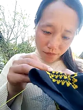 Snapshot of Phantamay chatting on 11.23.25 Phantamay online show from 11.23.25