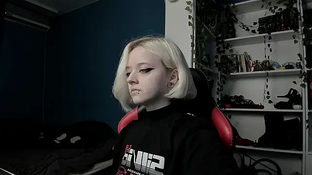 Holy Mistress S online show from 11.11.25