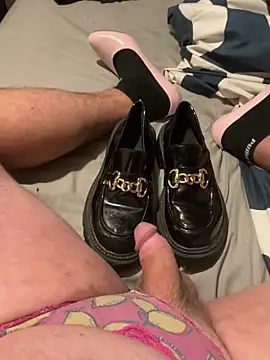 fortheloveofheels74 online show from 10.27.25