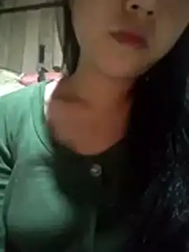 Quynhsumon online show from 10.31.25