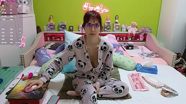  HeraLuna  online show from 04.02.26