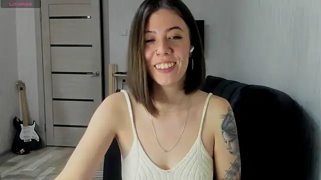 Snapshot of twinkle_rosie chatting on 11.28.25 twinkle rosie online show from 11.28.25