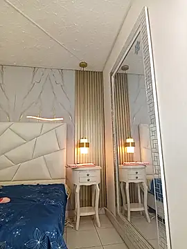 Snapshot of lizzietracy chatting on 11.14.25 lizzietracy online show from 11.14.25