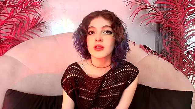 Snapshot of Tina_Holden chatting on 10.30.25 Tina Holden online show from 10.30.25