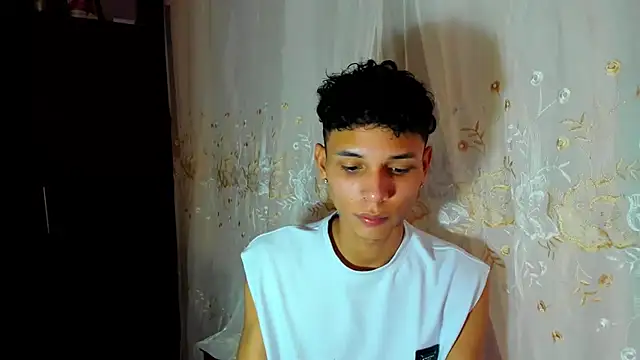 Snapshot of boyswantingplay chatting on 01.08.26 boyswantingplay online show from 01.08.26