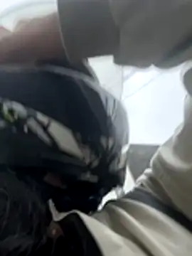 Snapshot of miadaviesx chatting on 11.15.25 miadaviesx online show from 11.15.25